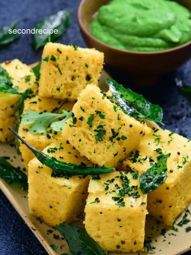 Instant Dhokla Recipe in Hindi | 10 आसान स्टेप्स में बनाएं सॉफ्ट और स्पंजी ढोकला